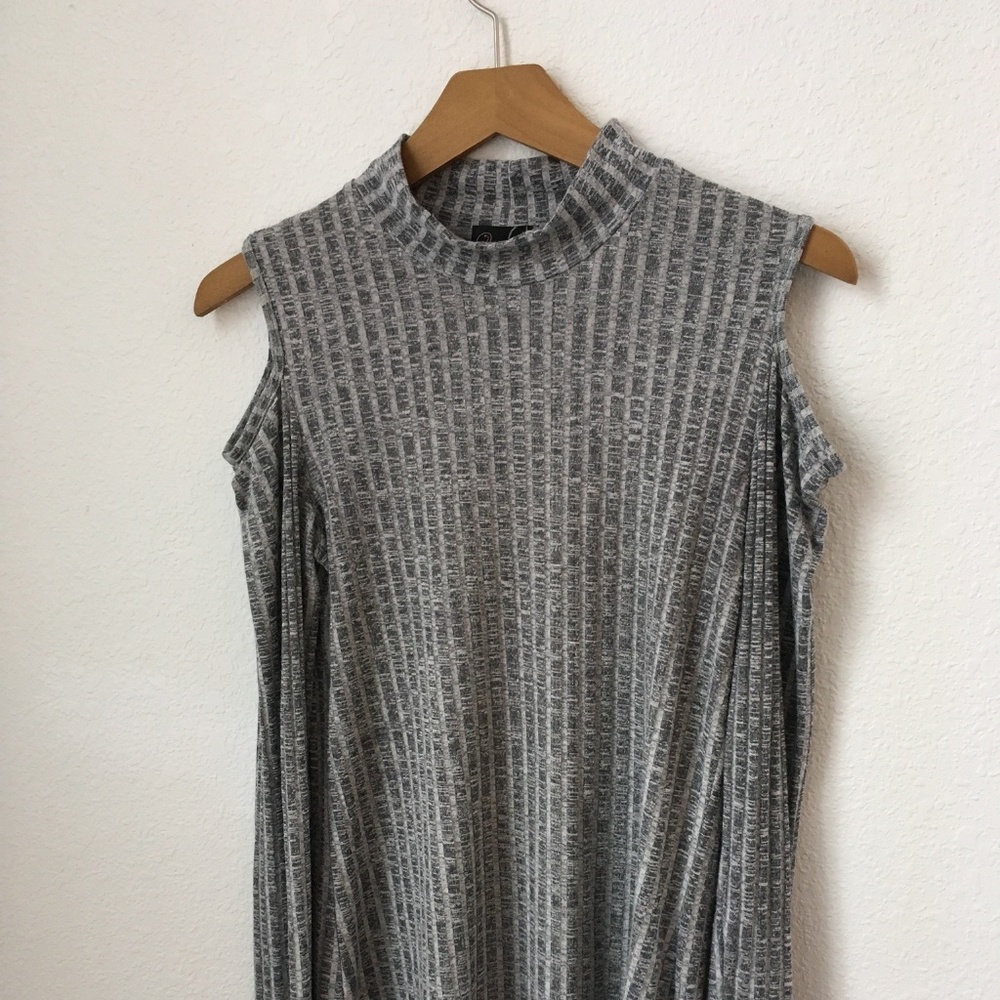 Cold Shoulder Trutleneck